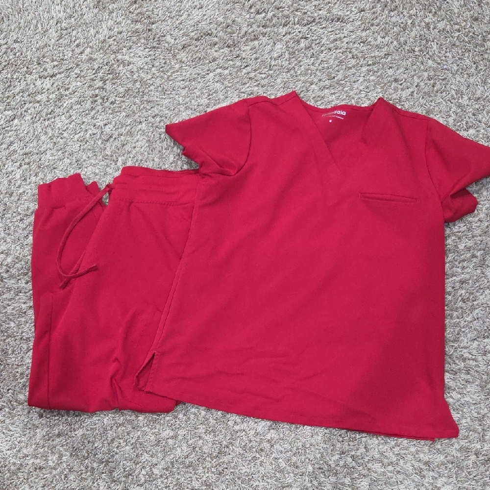 Red Mandala Medium Scrub Set
